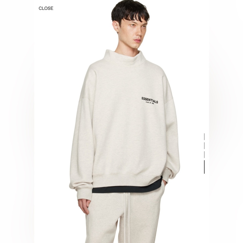 Essentials Mockneck Sweatshirt - Light Oatmeal color